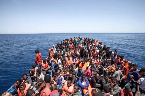 Europe-Headline-News-EU-Struggled-To-Cope-With-Worst-Refugee-Crisis-Since-World-War-II-650x433