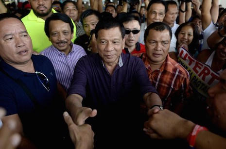  Davao mayor Rodrigo Duterte, center, . Duterte drew criticism for cursing the pope for worsening traffic in the Philippines. (Photo by AFP) 