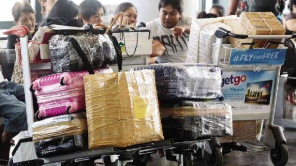 EXTRA PROTECTION Passengers waiting for their flights at Ninoy Aquino International Airport (Naia) Terminal 3 go to great lengths to protect their luggage by having these wrapped in plastic to prevent anyone from planting bullets (“tanim-bala”) in their baggage. GRIG C. MONTEGRANDE/INQUIRER FILE PHOTO Read more: http://newsinfo.inquirer.net/746588/nbi-sues-6-over-tanim-bala-court-clears-american-victim#ixzz3uLlQuwfU Follow us: @inquirerdotnet on Twitter | inquirerdotnet on Facebook