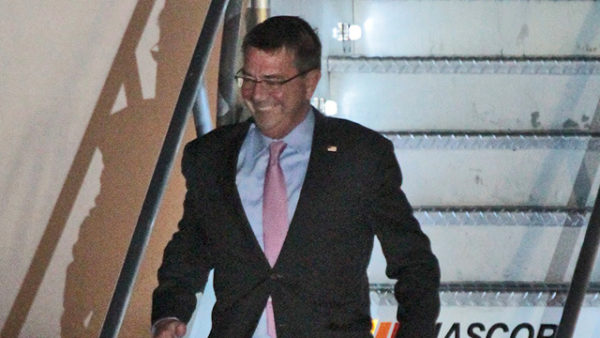 MANILA VISIT. US Defense Secretary Ash Carter arrives in the Philippines on April 13, 2016 ahead of the closing of the Balikatan military drills. Photo by Jedwin M. Llobrera
