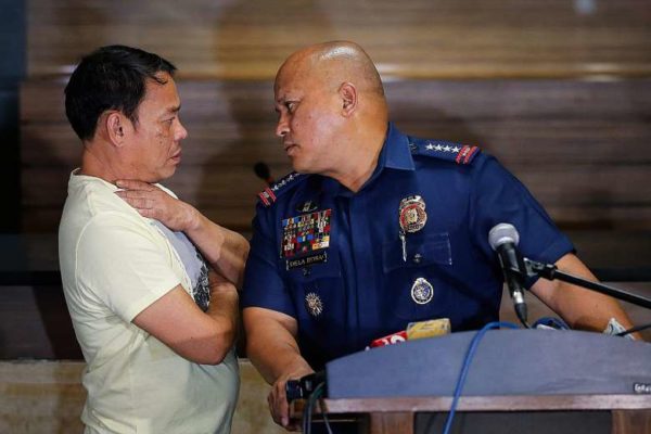 Alleged drug lord Rolando Espinosa (left) with police chief Ronald dela Rosa, after surrendering on Tuesday. President Duterte threatened to have the former mayor "shot on sight". PHOTO: EUROPEAN PRESSPHOTO AGENCY
