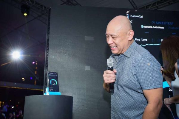 Globe chief faces Duterte, airs telcos' grievances