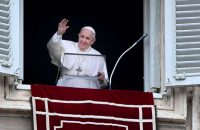 Pope calls for peace in Colombia, prays for China, Congo