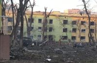 Ukraine war: Three dead as maternity hospital hit by Russian air strike
