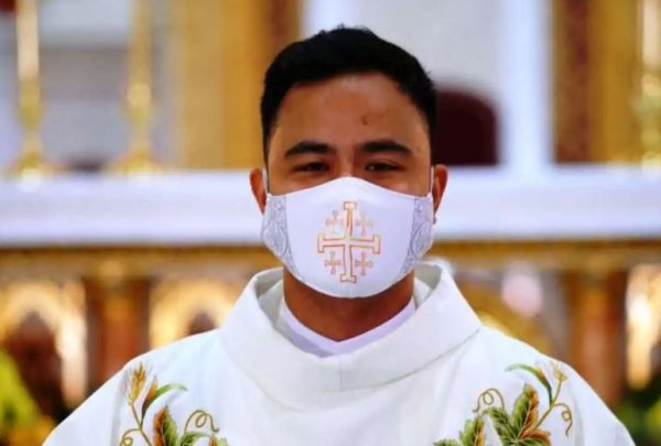 Filipino priest arrested for abusing church volunteer