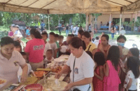 Filipino Catholic couples feed orphans on Valentine’s Day