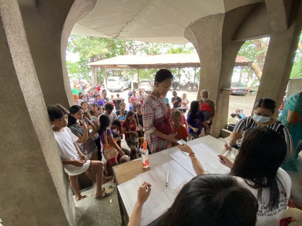 Preda Spreads Christmas Cheer with Gifts and Knowledge in Nagbaculao