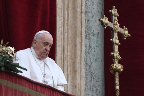 Pope offers usual Christmas message of hope while lamenting ‘the little Jesuses of today’ lost to war, migration and abortion 